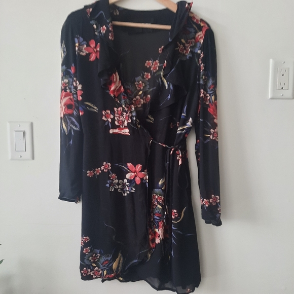 Reformation Floral wrap mini Dress - Picture 5 of 9